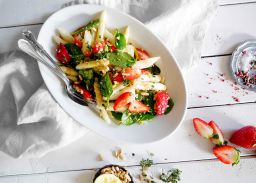 Lauwarmer Spargel-Erdbeer-Salat