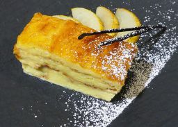 Brioche-Auflauf mit Apfel und Birne