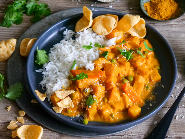 Teller mit Indischem Korma aus gelben Räben