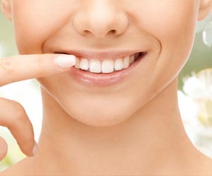 Trotz Zähneputzens, trotz regelmässiger Zahnarztbesuche: Karies ist immer noch fast «in aller Munde».
